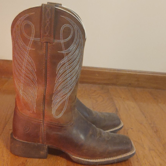 Ariat Shoes - Ariat cowgirl boots